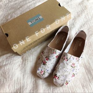 Toms floral sz 7 nwt